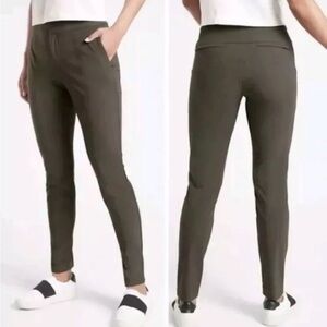 Athleta Wander Stash Skinny Hiking Travelling Pants